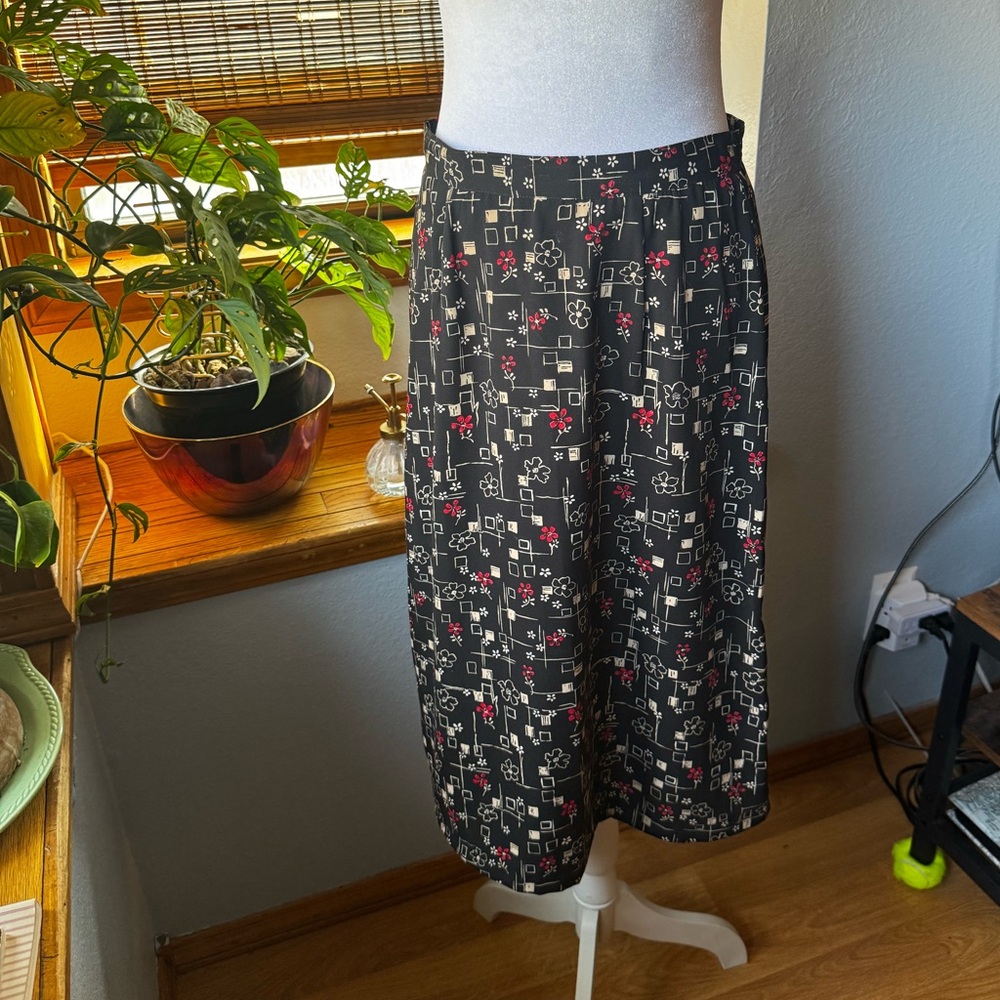 90’s Sag Harbor Black red Floral geometric Midi Skirt PS cottage garden core